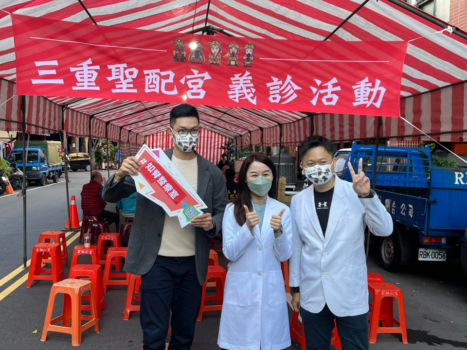醫師群聯合義診 關懷居民地方送暖 醫師群聯合義診 關懷居民地方送暖