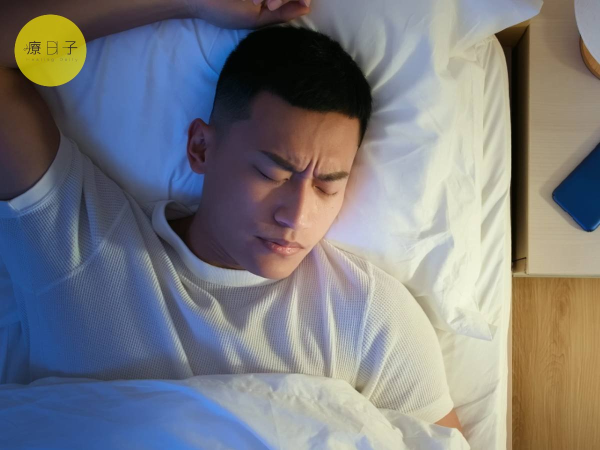 總是翻來覆去像煎魚？專業醫師曝2原因影響您的睡眠品質